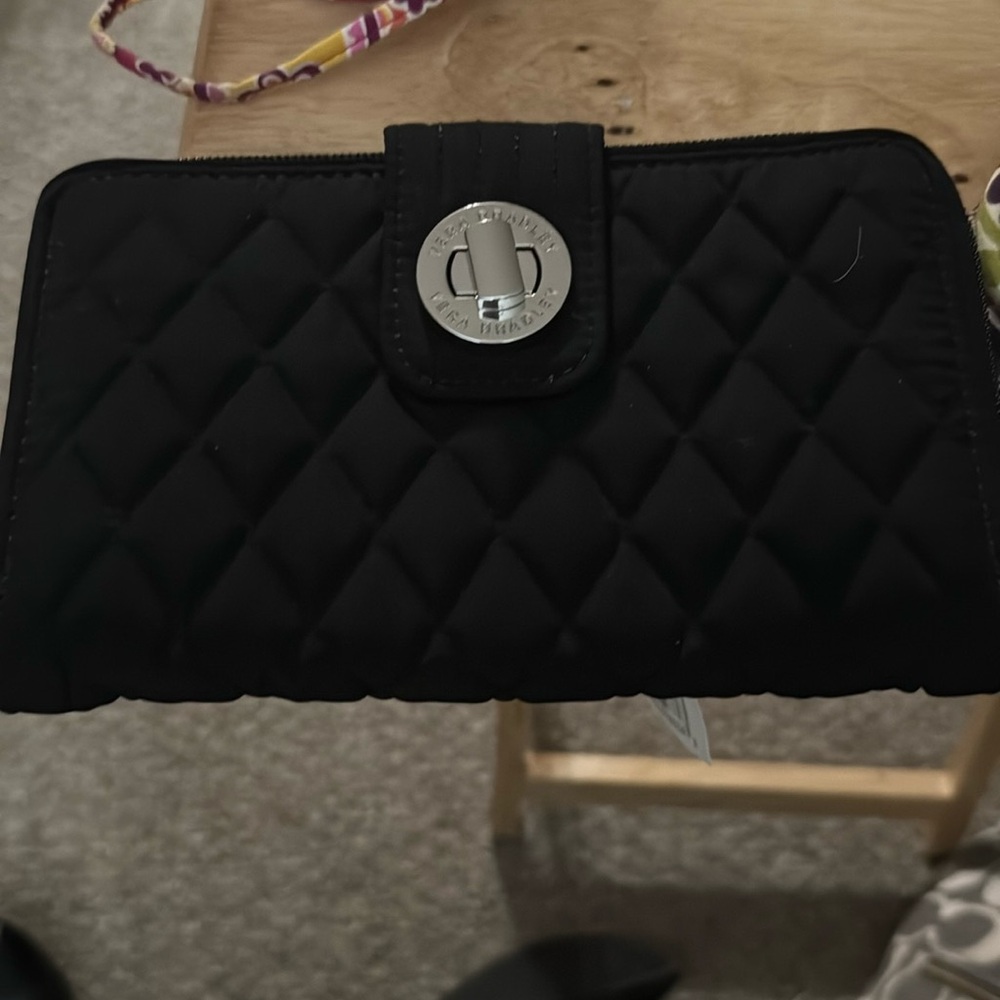 Vera Bradley Microfiber Quilted Black Turnlock Wallet Zip Cards Compartment